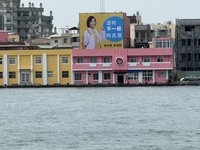 柯志恩旗津掛首面市長競選看板　帶領高雄藍軍迎戰