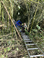 南投老夫妻駕車衝落山谷　受傷獲救送醫
