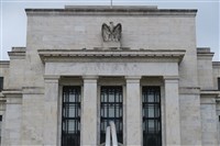 美國政府停擺經濟不明朗　聯準會預期再度降息
