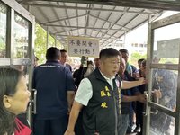 張峻會場踢桌替被忽視光復人出氣　傅崐萁譴責暴力