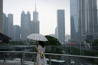 內捲嚴重、35歲危機  中國青年逐夢10年回歸考公