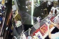 男噴銀樓老闆辣椒水搶走13兩金飾　台南警逮1嫌