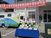 高市行動質譜車進駐果菜市場 提供快篩、用藥服務