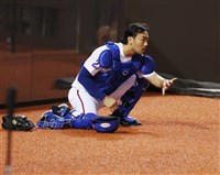 林家正美式蹲捕姿勢成焦點　秋訓與火腿捕手群交流