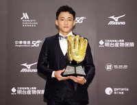 郭天信奪金手套帶兒子出席　盼守備機會次數再突破