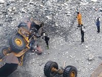 中橫天祥路段工程車摔落溪谷起火　駕駛身亡