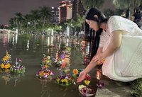 泰國低調迎水燈節  緬懷追思王太后辭世