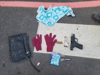 口香糖包裝袋藏槍管　高雄警眼尖再搜出槍、彈