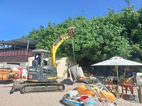 墾管處偕業者清除小灣沙灘棚架 續輔導成立管理組織