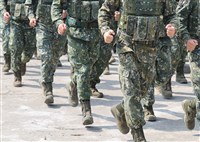 政院：強化打擊能力　今年起一年期義務役編成步兵營