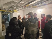 裘莉訪烏親歷無人機威脅  發文籲各國援助民眾