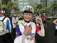 不倒騎士攜已故親人照環台　傳遞及早檢查防癌觀念