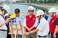 颱風鳳凰襲台　陳其邁視察永安北溝排水確保順暢