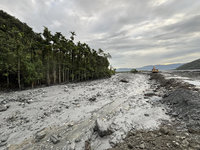 馬太鞍溪進水口圍堵成功 萬榮鄉公所搶修聯外道路