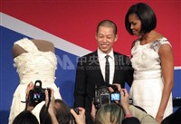 蜜雪兒歐巴馬白禮服助吳季剛成名　新書揭秘時尚歷程