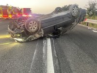 國1虎尾段前車自撞外側護欄後方2車追撞　1死5傷