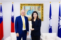 鄭麗文會德國駐台代表　交流台灣政局、兩岸關係議題