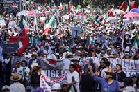 數千墨西哥民眾走上街頭　抗議毒品暴力與安全政策