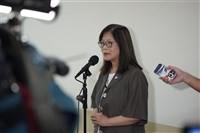 中國侵擾海巡仍馳援失火漁船  管碧玲：人道救援