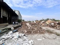 高雄山坡棄置數百噸垃圾　岡山區里長父子遭聲押