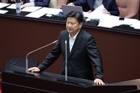 傅崐萁提修法陸配參政免放棄國籍　立院付委審查