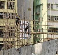 香港宏福苑大火　引發是否棄用傳統竹棚爭論