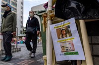 香港宏福苑大火　家屬翻照片、奔波醫院盼找回家人