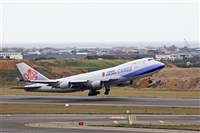 華航擬斥資2460億 購10架客機、6架貨機