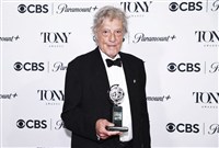 英編劇史托巴德88歲過世　寫莎翁情史奪奧斯卡最佳劇本