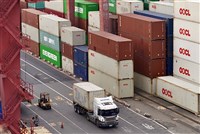 10月製造業景氣燈號連2月亮黃藍燈　廠商看法保守