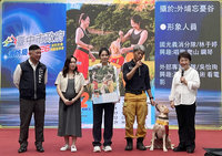 台中2026消防月曆亮相　搜救犬、隨隊獸醫師入鏡