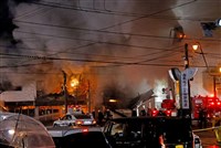 日本北海道函館市中心大火　10多輛消防車出動灌救、暫無人員傷亡