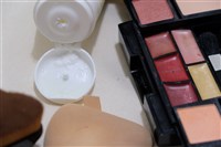 化粧品檢出蘇丹紅　原料商亦鴻負責人涉詐欺30萬元交保