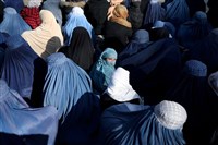 阿富汗墮胎悲歌　為求流產母親竟用重石壓女兒肚