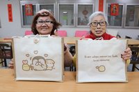 插畫家助募款照護失智長者　陪伴為題傳遞支持