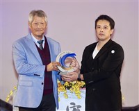 鞍馬王子林祥威華麗轉身　獲宏道獎感念啟蒙教練