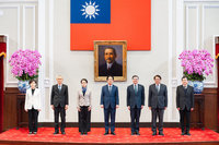 院際國政茶敘鳳梨酥紅棗上桌　盼朝野團結合作