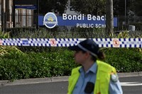 雪梨海灘槍擊案滿1週　全澳燭光追悼默哀1分鐘