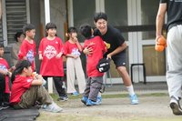 綠島潛水艇陳世展攜中職球員做公益 回饋家鄉球隊