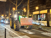 反對與南美簽自貿協議　歐盟農民開拖拉機癱瘓交通