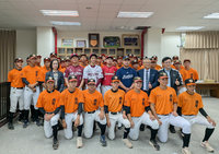 中職新秀回母校台中西苑高中　捐款回饋盼助學弟追夢