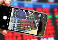 台股上漲227.82點　收27696.35點站上月線