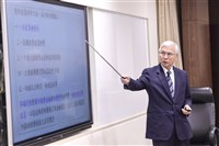 關心AI發展是否會泡沫化　楊金龍透露找宏碁陳俊聖演講