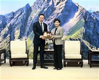 前日本法務大臣鈴木馨祐訪台　晉見賴總統拜會蔡英文