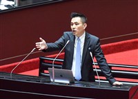 陳以信退出台南市長初選　全力協助謝龍介贏得勝選