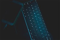 不滿中國擴大處罰淫穢訊息　駭客入侵快手播色情片