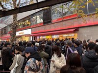 從彩券到皇居財布　日本「最強開運日」引爆排隊奇景