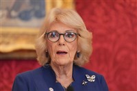 年輕時搭火車遭男人攻擊　英國王后卡蜜拉親口談往事