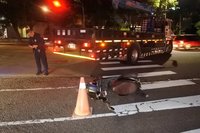 台中機車碰撞右轉大貨車　騎士傷重不治