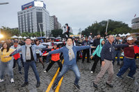 北市元旦升旗路跑細雨中登場　3000跑者迎新年